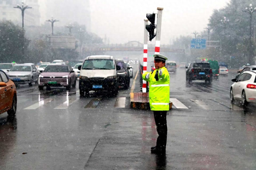 出行提示_雨雪天氣哈爾濱交通安全提示_哈爾濱市交管部門(mén)出行指南