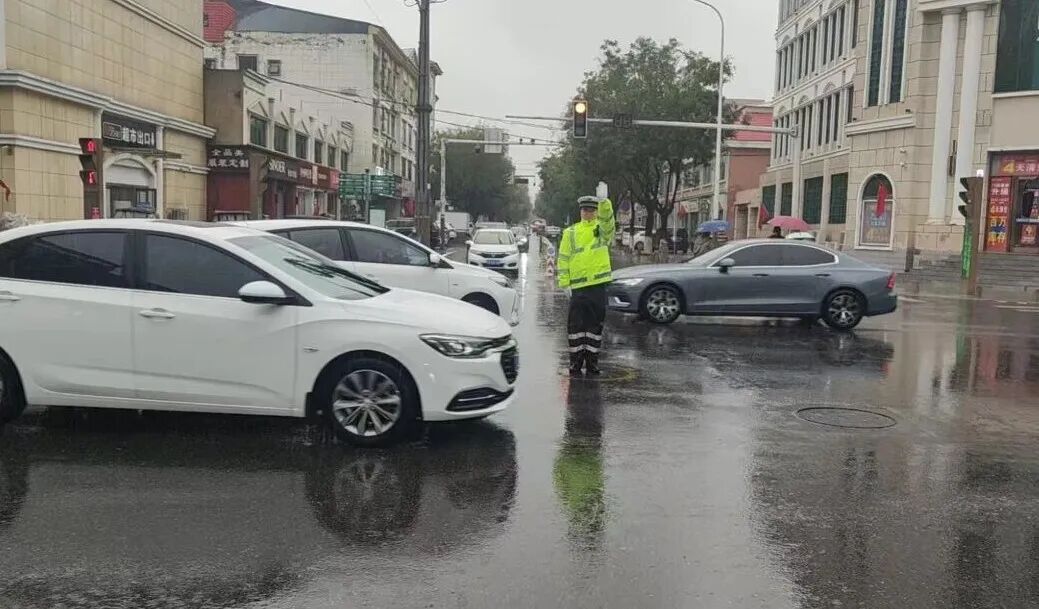 廊坊交警雨天出行安全_出行提示_京津冀強(qiáng)降雨路況信息