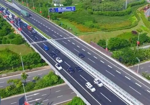 出行提示_低能見度行車指南_霧天行車安全常識