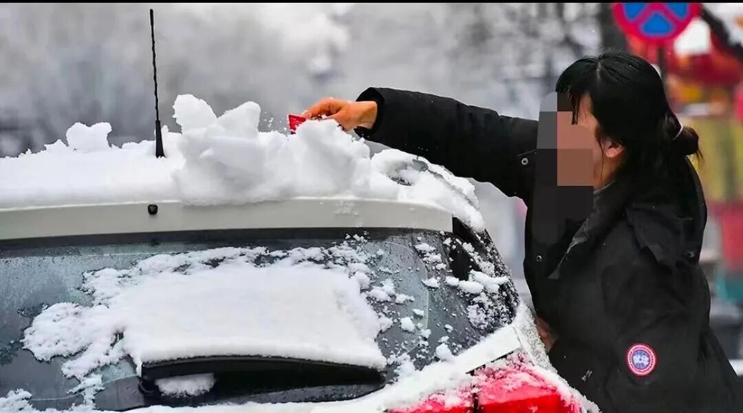 雪天駕駛安全技巧_駕車出行前的車輛準(zhǔn)備_出行提示