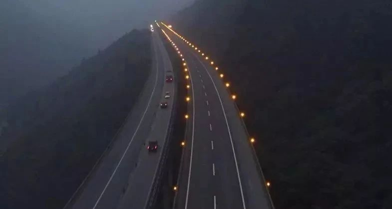 出行提示_低能見度行車技巧_霧天行車安全常識