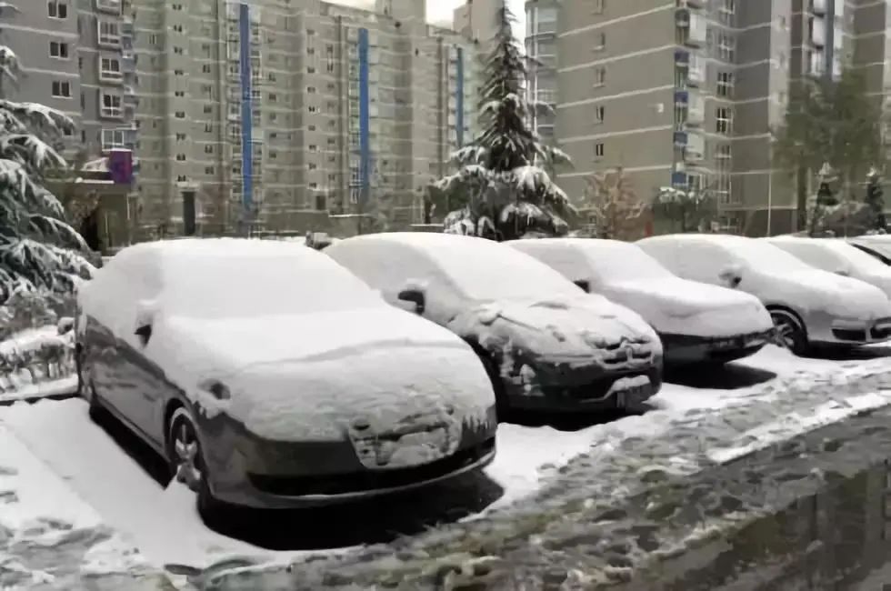 出行提示_降雪天氣開車注意事項(xiàng)_雪地行車安全技巧