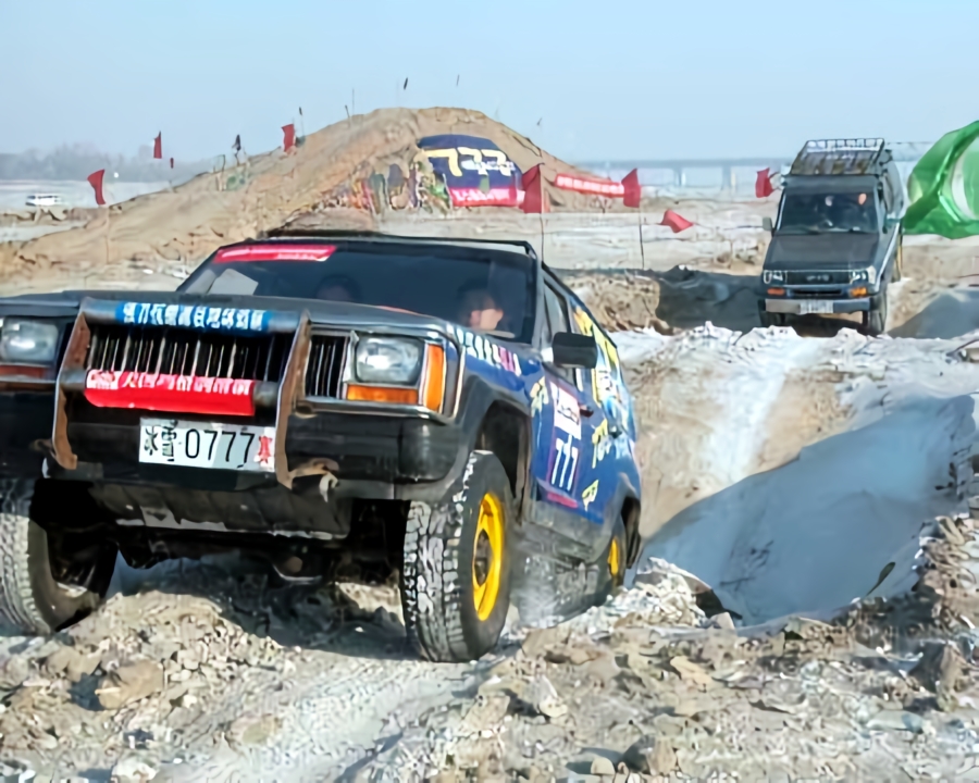 低速通過(guò)碎石路_越野駕駛技巧_路況